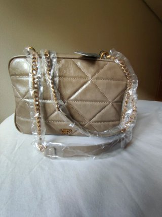 Bolso Bandolera Acolchado Taupe  A estrenar