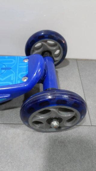 Patinete infantil azul 3 ruedas,molto