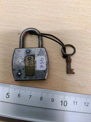 Candado Antiguo de resorte.