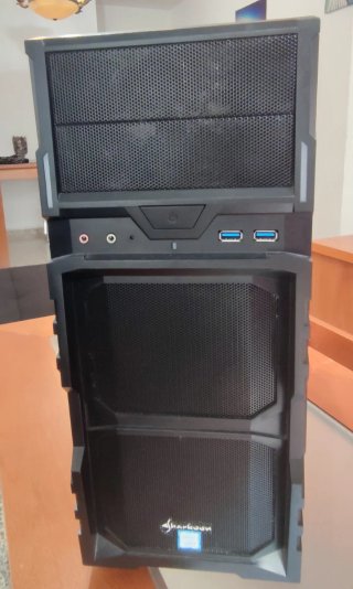 Ordenador sobremesa montado a piezas
