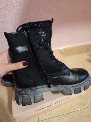 Botas Negras Estilo Militar