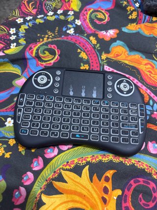 Mini Teclado Inalámbrico con Touchpad