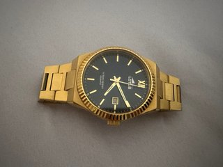 Reloj Lotus Dorado y Negro original