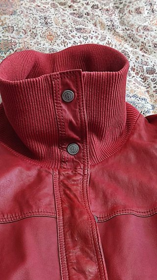 Cazadora Piel Vintage Roja Stradivarius