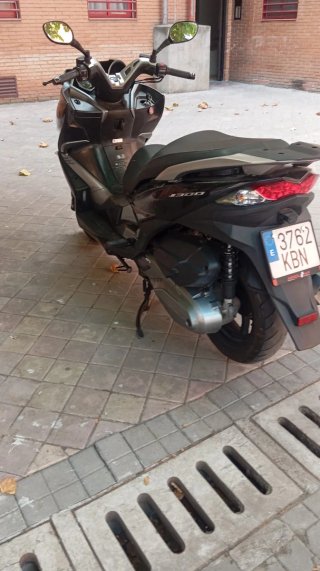 Maxi Scooter Kawasaki Negra y Verde