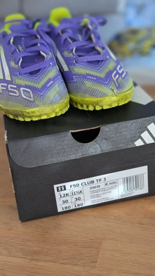 Botas de fútbol Adidas 30 + regalo otras botas