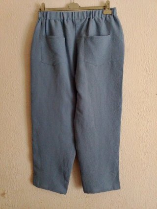 Pantalón Azul con Botones Laterales