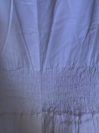 Vestido blanco con jaretas y callos
