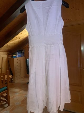Vestido blanco con jaretas y callos