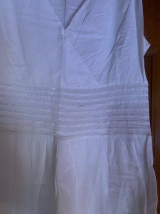 Vestido blanco con jaretas y callos