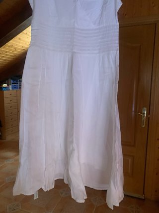 Vestido blanco con jaretas y callos