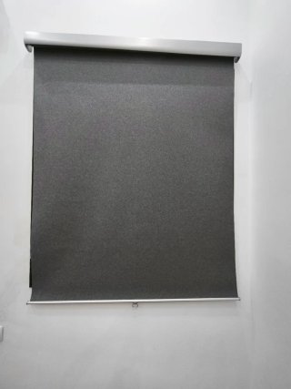 Estor enrollable gris para habitación