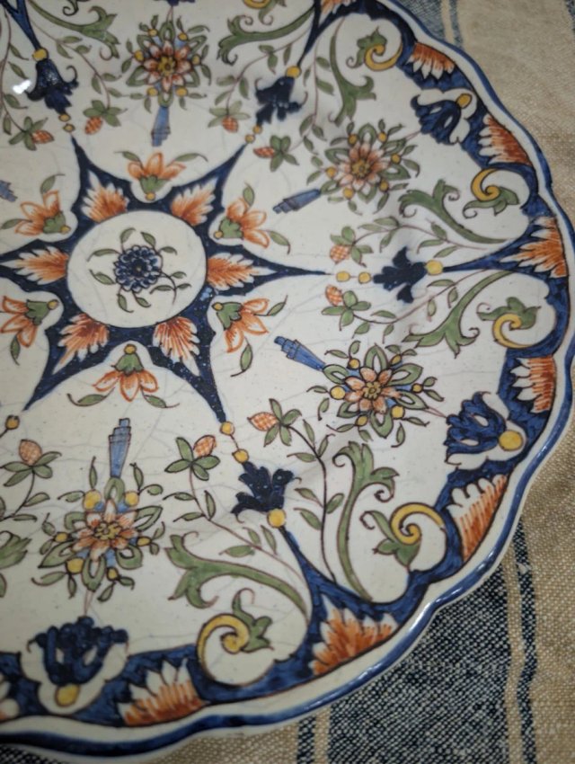 Antiguo plato decorativo francés
