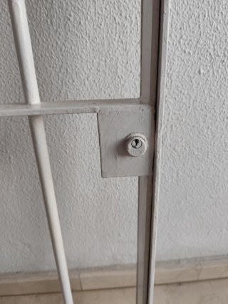 Reja seguridad ventana con cerradura 107x 116