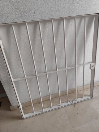 Reja seguridad ventana con cerradura 107x 116