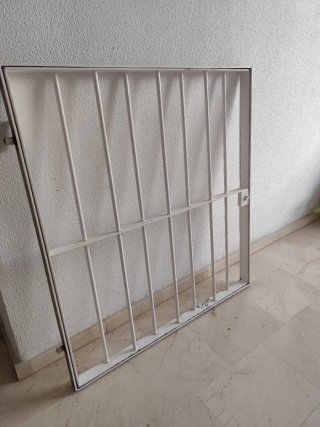 Reja seguridad ventana con cerradura 107x 116