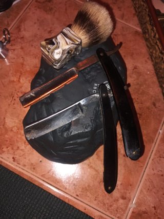 Navajas de barbero y brocha