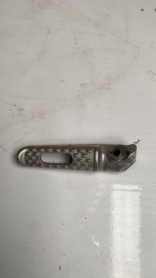 Estribera trasera izquierda para Honda, CBR 1000 RR 04-07. Ref. 50730-MEL-D00