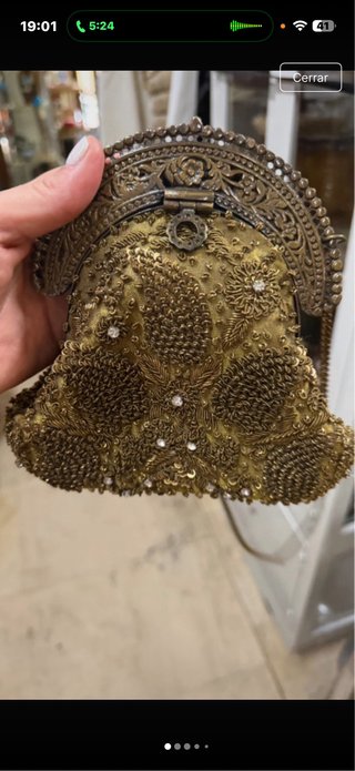 Bolso de fiesta dorado bordado
