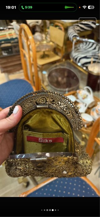 Bolso de fiesta dorado bordado