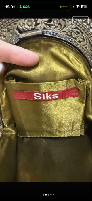 Bolso de fiesta dorado bordado