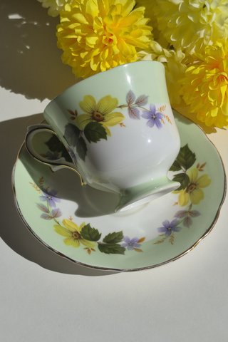 Taza y platillo porcelana inglesa floral