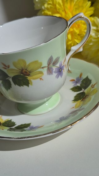 Taza y platillo porcelana inglesa floral