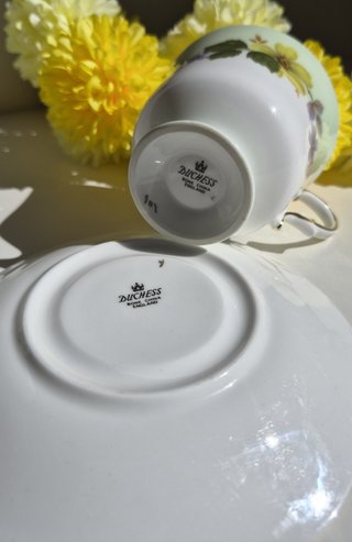 Taza y platillo porcelana inglesa floral