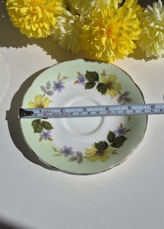 Taza y platillo porcelana inglesa floral
