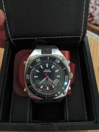 Reloj Louis Valentin Negro y Plateado