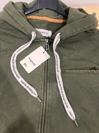 Sudadera Desigual verde con capucha