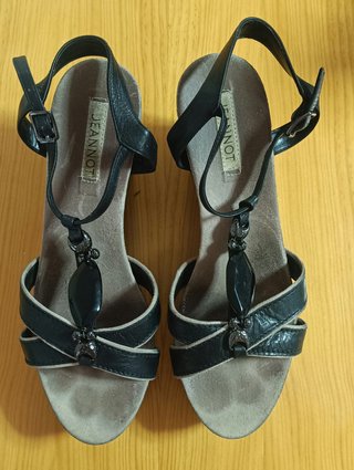 Sandalias cuña JEANNOT negras plataforma 39