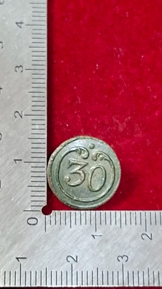 Botón Militar Antiguo con Número 30