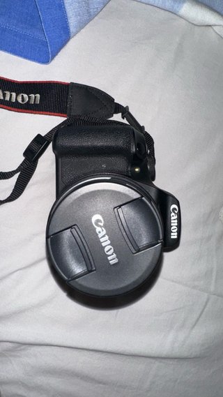Canon 2000D con accessori