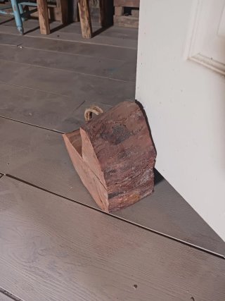 Fermaporta in legno di mandorlo
