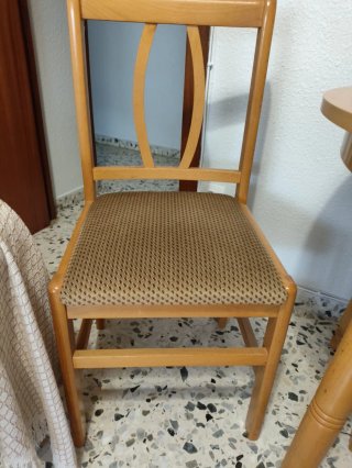 Mesa Redonda de Salón y 4 Sillas
