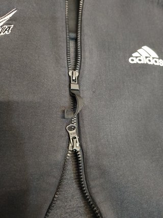 Sudadera - hoodie Adidas con capucha y cremallera.