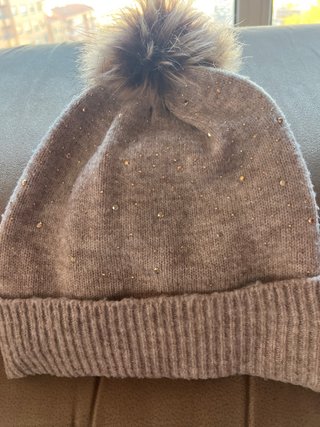 Gorro de Lana Beige con Pompon