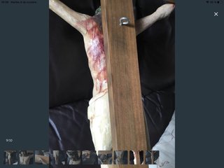 Crucifijo antiguo de madera tallada