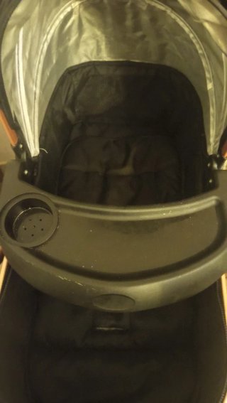 Carro de bebé espacioso y cómodo