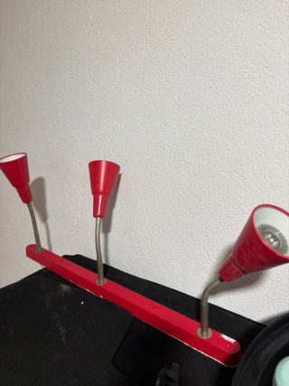Lámpara de techo con 3 focos rojos