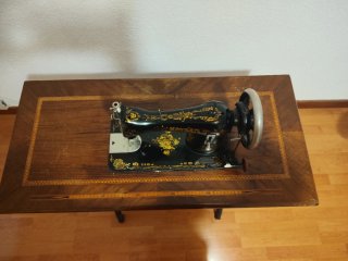 Máquina de coser antigua Kayser