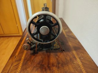 Máquina de coser antigua Kayser