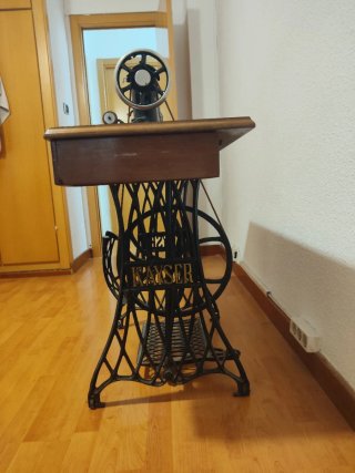 Máquina de coser antigua Kayser