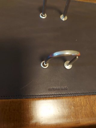 Porta Calendario de Mesa Madera y Piel.