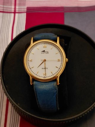Reloj Lotus Dorado y Azul