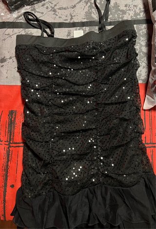 Vestido negro de lentejuelas