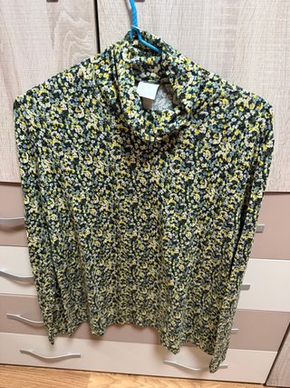 Camiseta de Cuello Alto Estampada