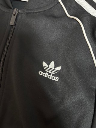 Chaqueta adidas Negra como nueva un solo uso