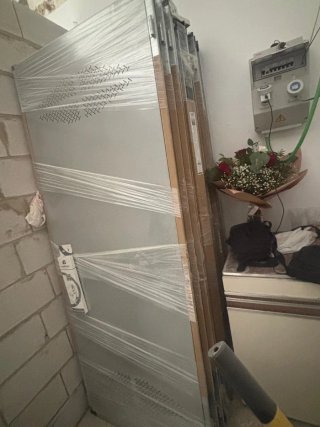 Puerta trastero metálica
